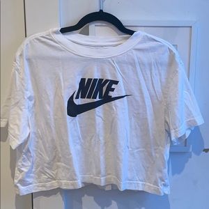 Nike Cropped white tee